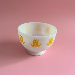 Vintage fireking The milkglass bowl with yellow tulip design-very good condition